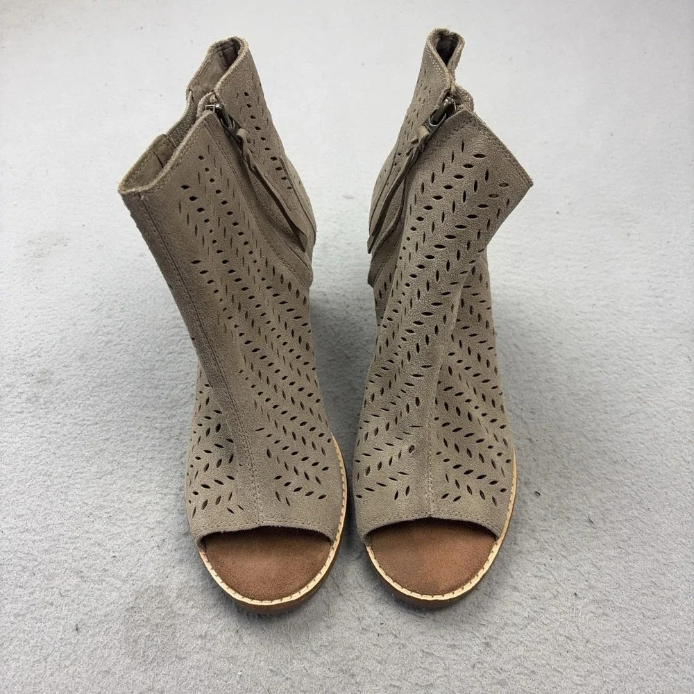 TOMS Boots Womens Size 9.5 Beige Suede Peep Toe Perforated Ankle Zip Block Heel